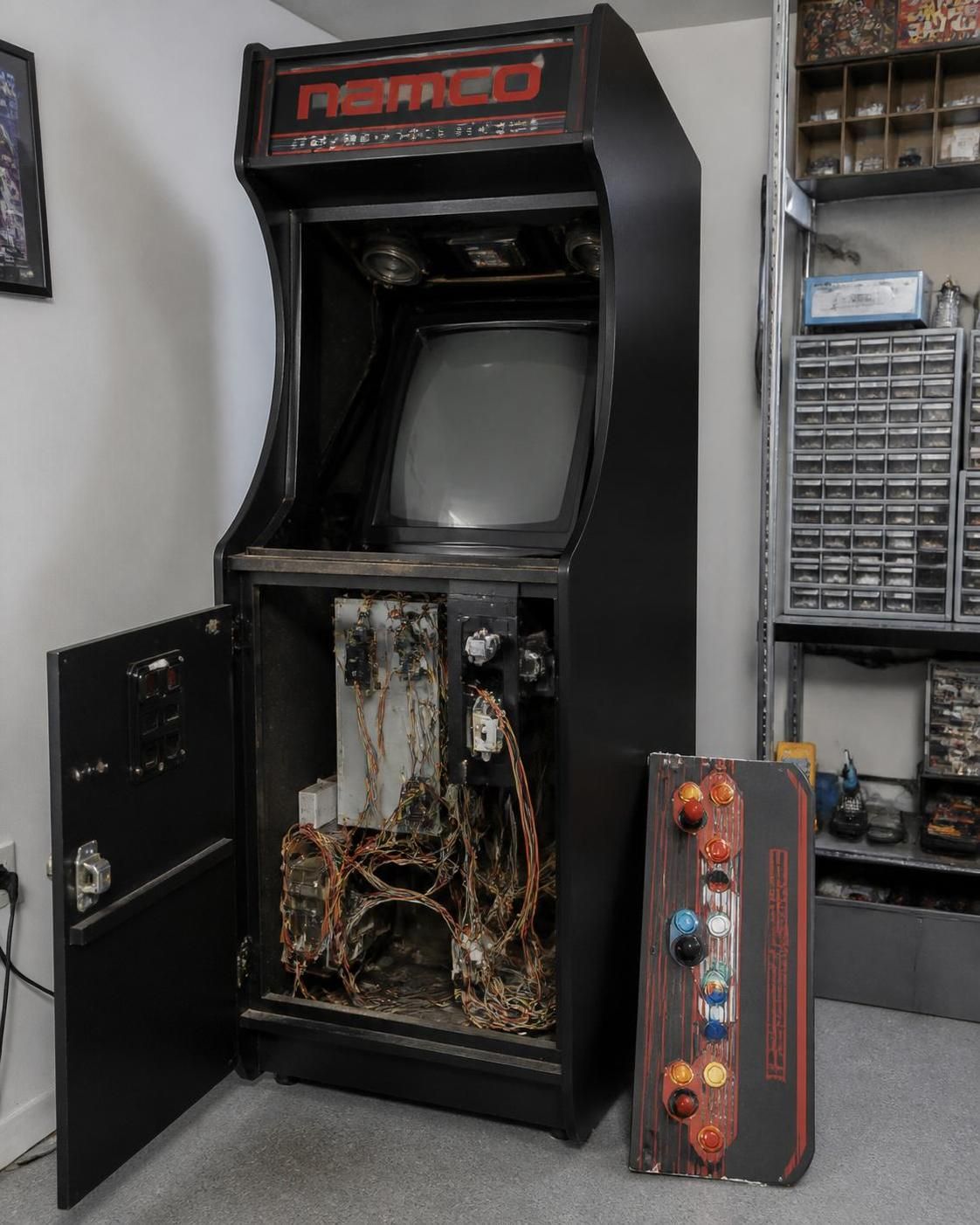 découvrez comment reconnaître, sourcer et restaurer un caisson noir namco dans notre guide complet dédié aux cabinets d'arcade namco, pour redonner vie à vos jeux rétro favoris.
